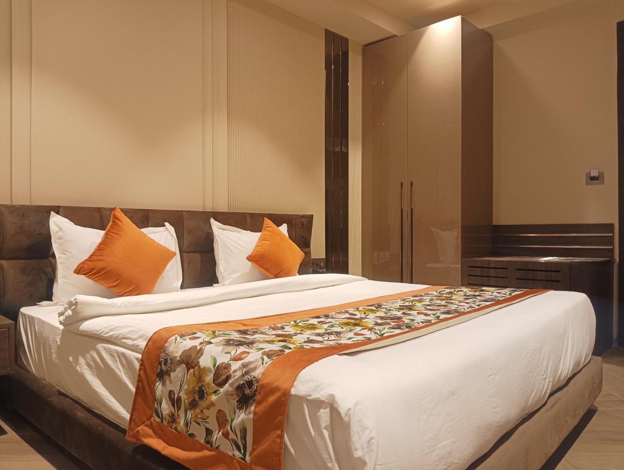 Hotel Cullinan By Qotel Janakpuri Delhi  Dış mekan fotoğraf