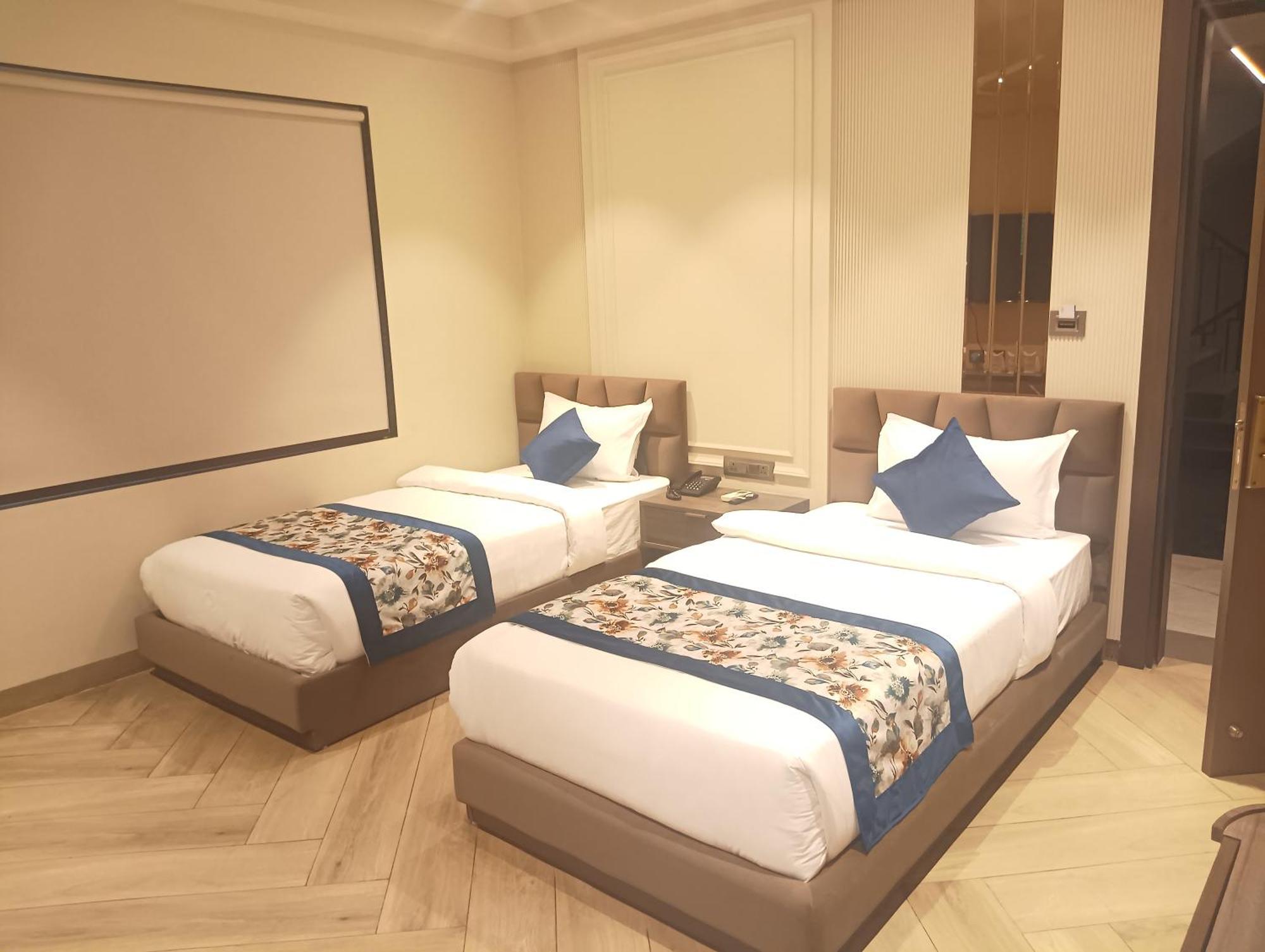 Hotel Cullinan By Qotel Janakpuri Delhi  Dış mekan fotoğraf