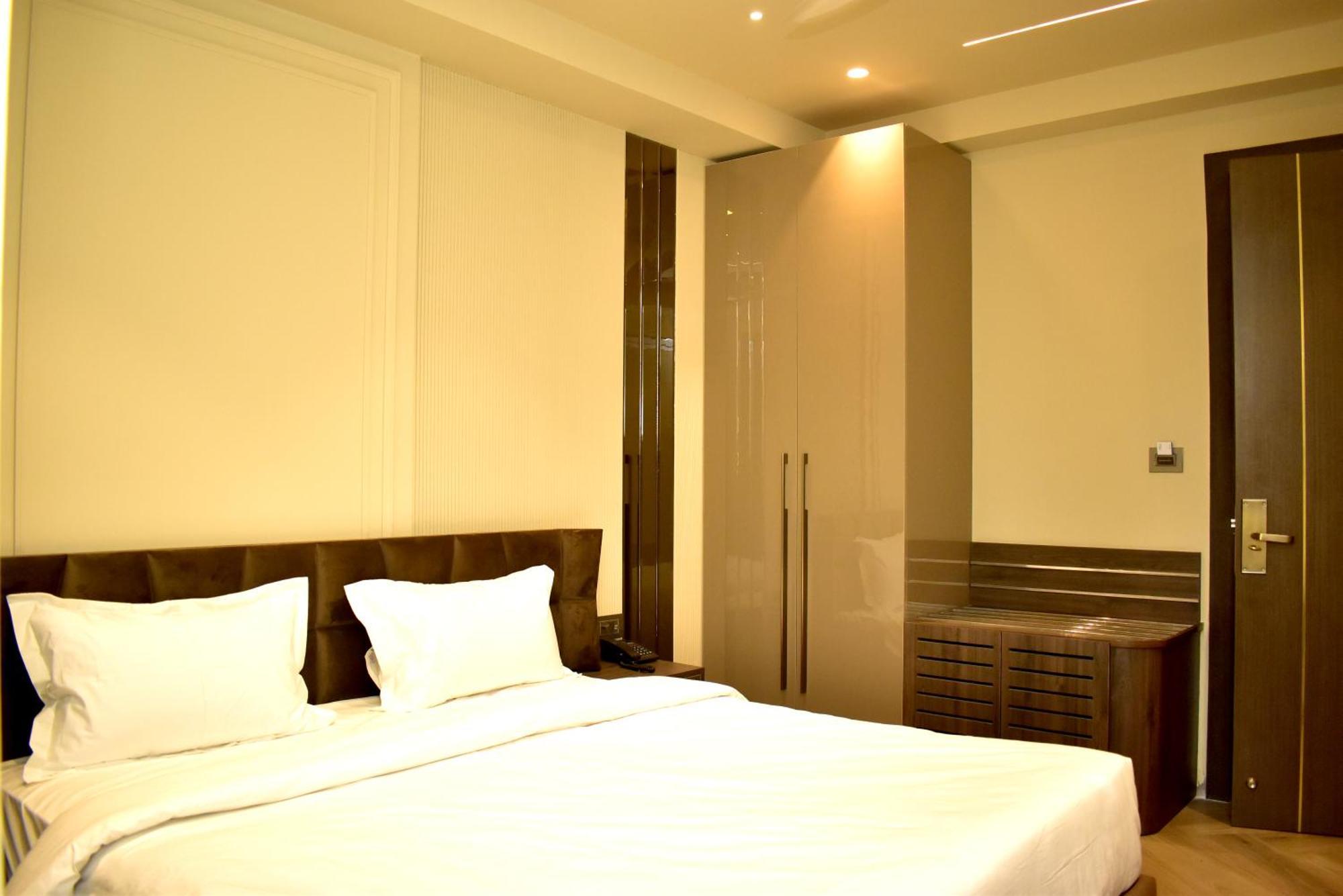 Hotel Cullinan By Qotel Janakpuri Delhi  Dış mekan fotoğraf