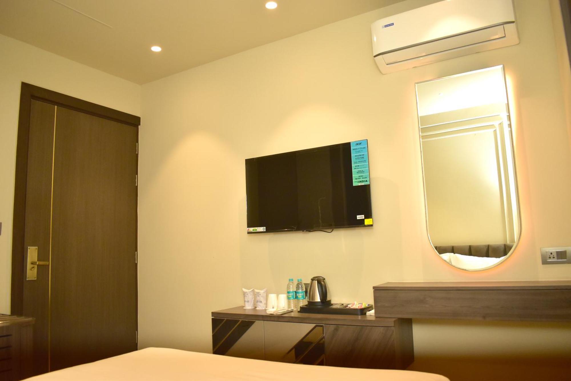 Hotel Cullinan By Qotel Janakpuri Delhi  Dış mekan fotoğraf