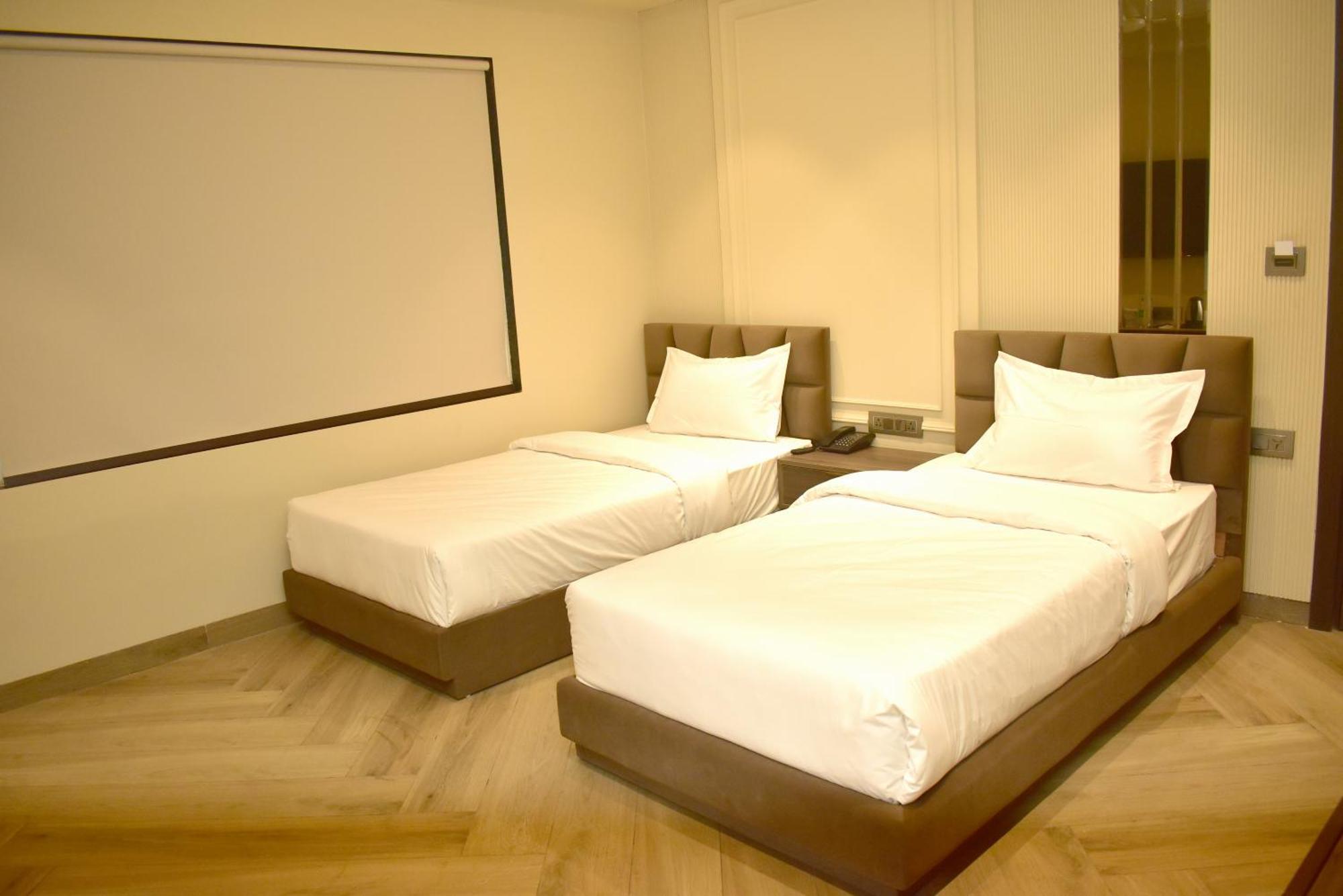 Hotel Cullinan By Qotel Janakpuri Delhi  Dış mekan fotoğraf