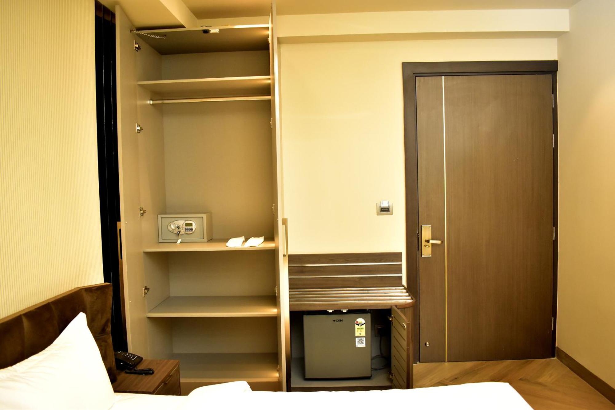 Hotel Cullinan By Qotel Janakpuri Delhi  Dış mekan fotoğraf