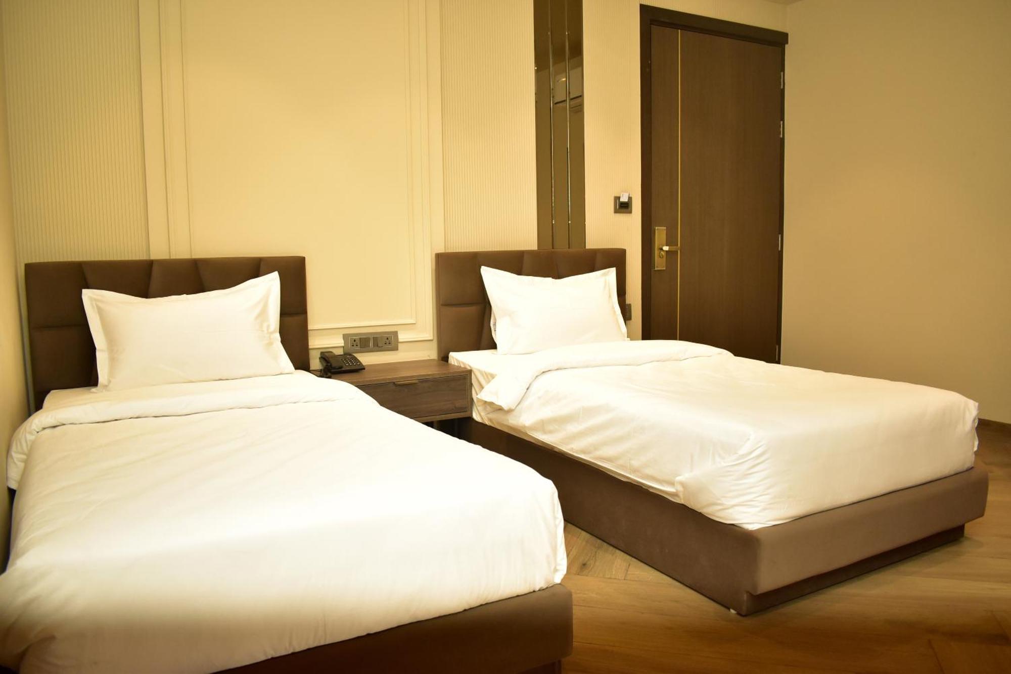 Hotel Cullinan By Qotel Janakpuri Delhi  Dış mekan fotoğraf