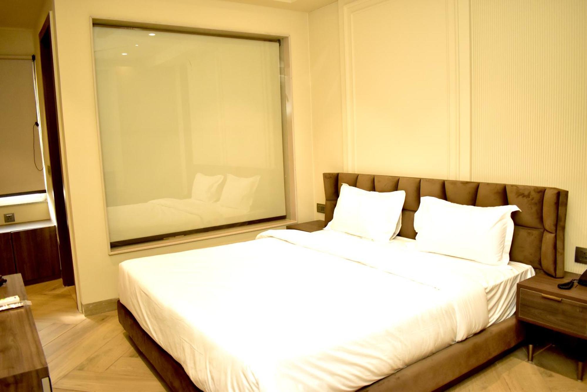 Hotel Cullinan By Qotel Janakpuri Delhi  Dış mekan fotoğraf