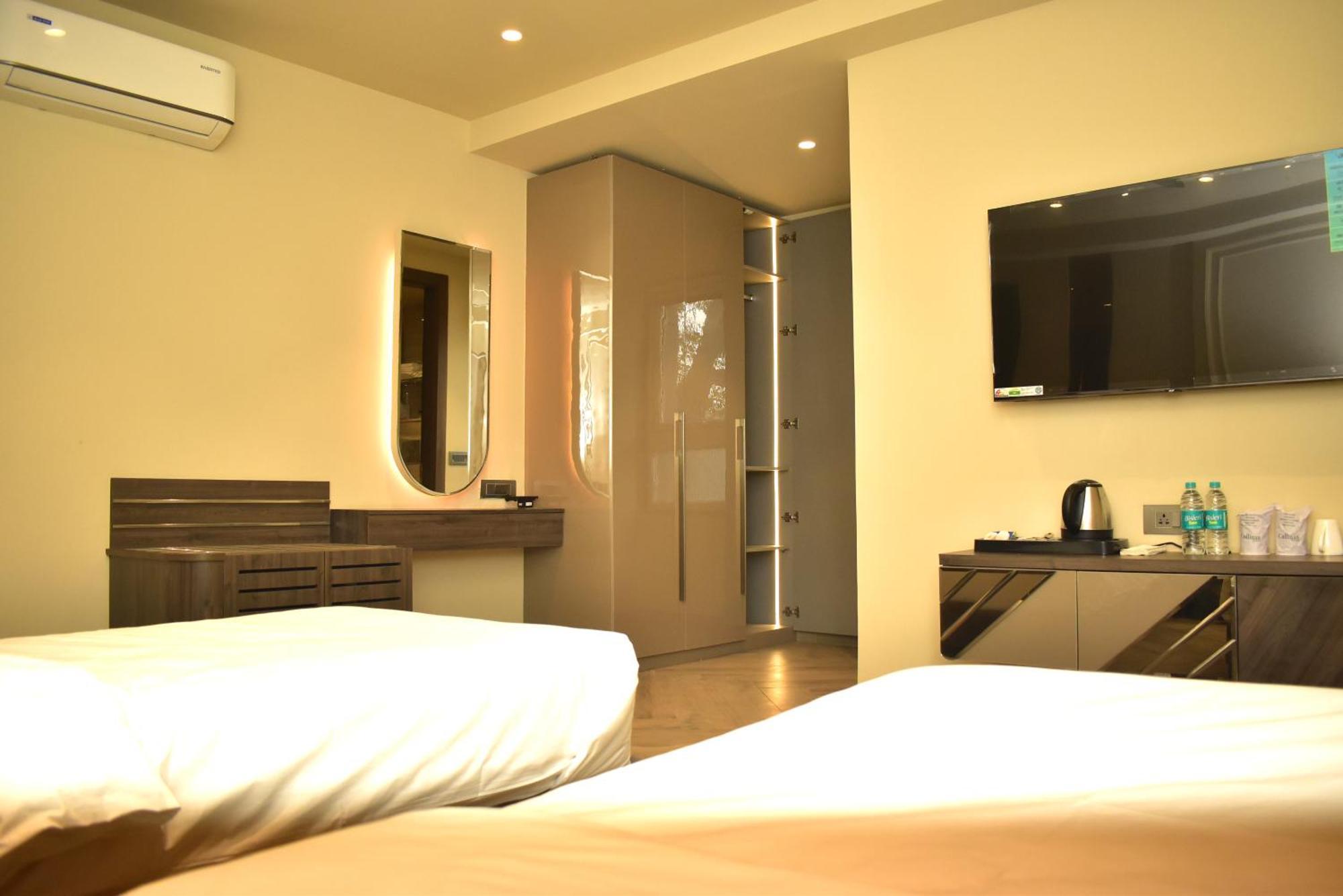 Hotel Cullinan By Qotel Janakpuri Delhi  Dış mekan fotoğraf