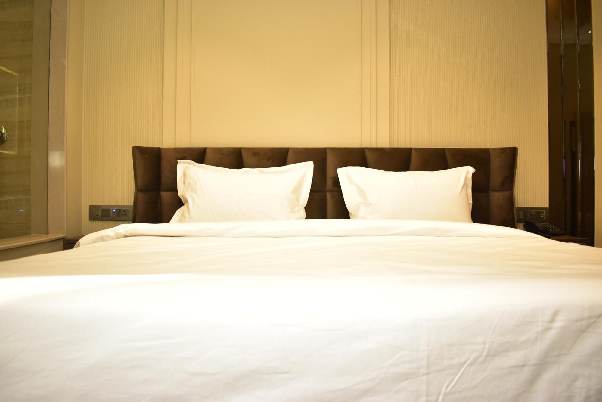 Hotel Cullinan By Qotel Janakpuri Delhi  Dış mekan fotoğraf