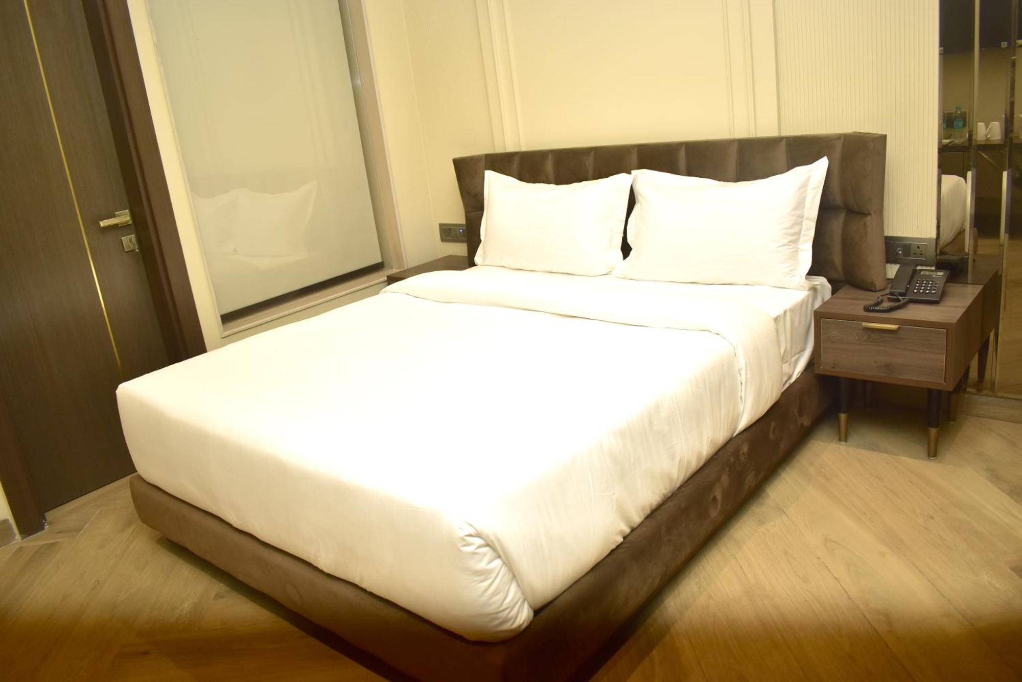Hotel Cullinan By Qotel Janakpuri Delhi  Dış mekan fotoğraf